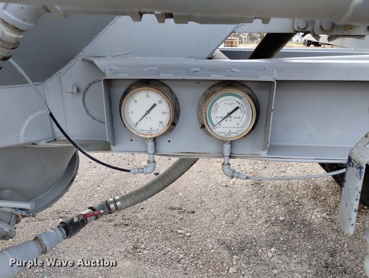 image for item DN6405 (2) pneumatic dry bulk trailer