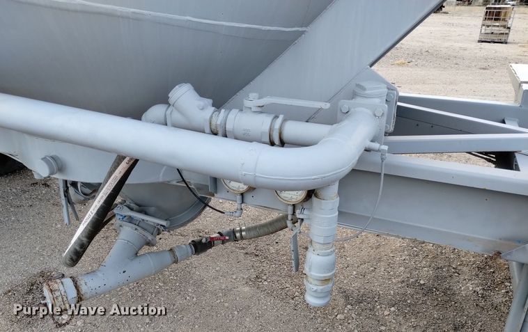 image for item DN6405 (2) pneumatic dry bulk trailer