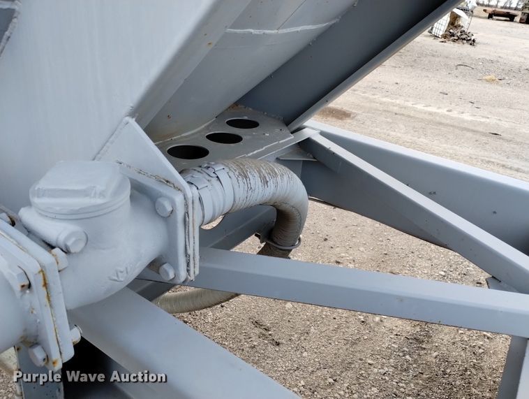 image for item DN6405 (2) pneumatic dry bulk trailer