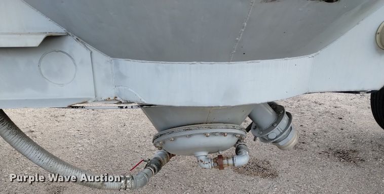 image for item DN6405 (2) pneumatic dry bulk trailer