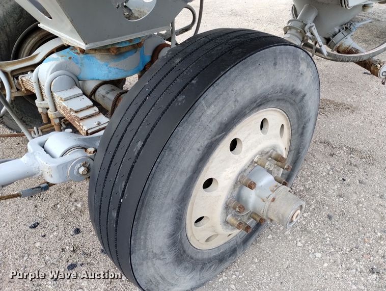 image for item DN6405 (2) pneumatic dry bulk trailer