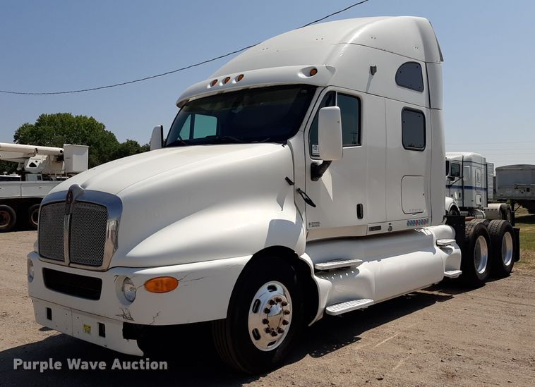 image for item DO3123 2005 Kenworth T2000  semi truck
