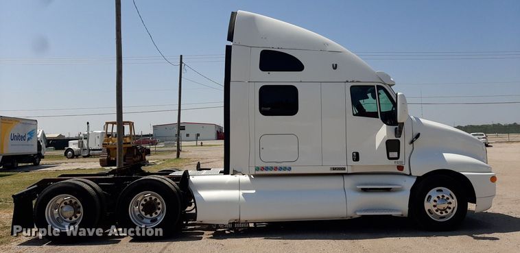 image for item DO3123 2005 Kenworth T2000  semi truck