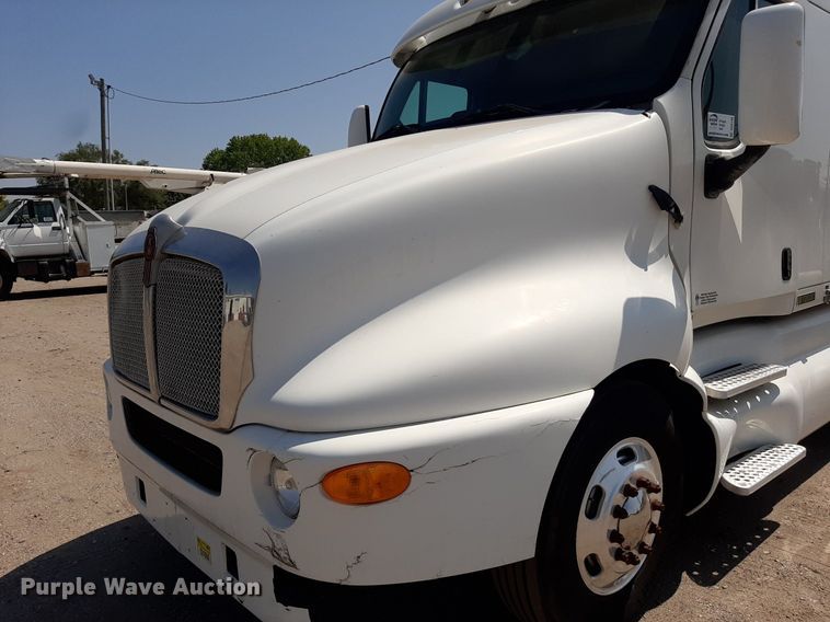 image for item DO3123 2005 Kenworth T2000  semi truck