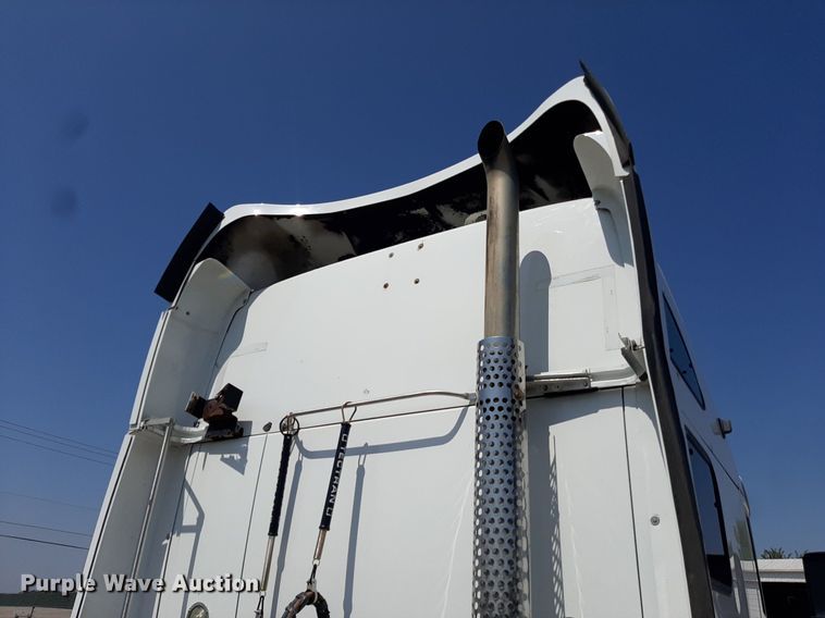 image for item DO3123 2005 Kenworth T2000  semi truck