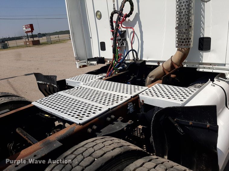 image for item DO3123 2005 Kenworth T2000  semi truck