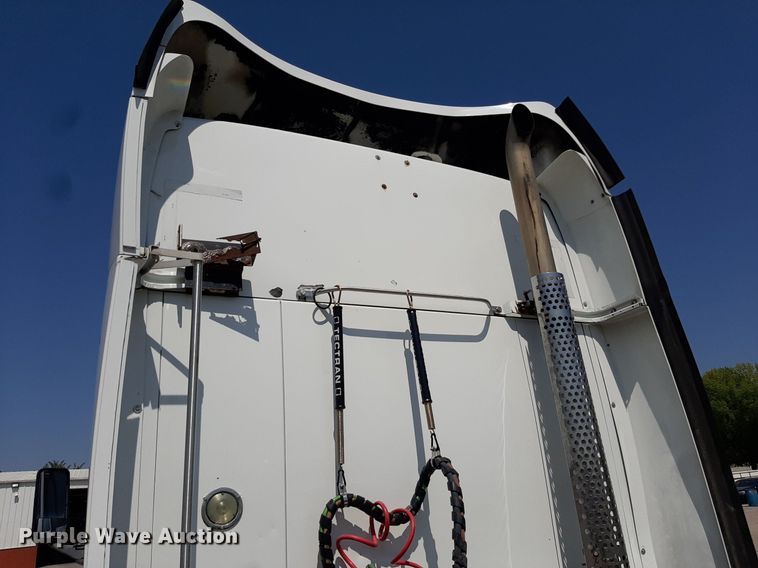 image for item DO3123 2005 Kenworth T2000  semi truck