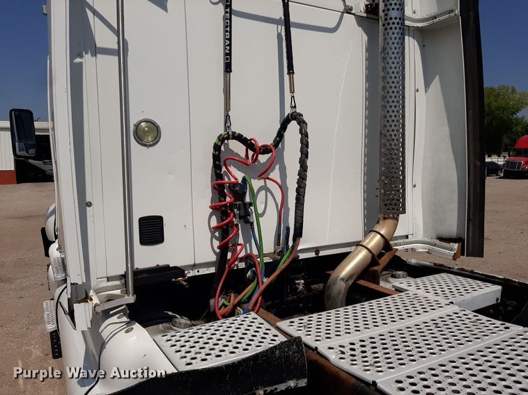 image for item DO3123 2005 Kenworth T2000  semi truck