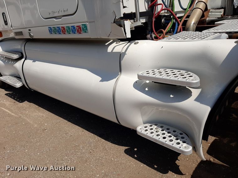 image for item DO3123 2005 Kenworth T2000  semi truck