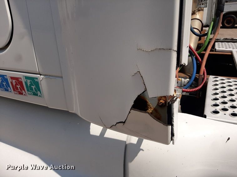 image for item DO3123 2005 Kenworth T2000  semi truck