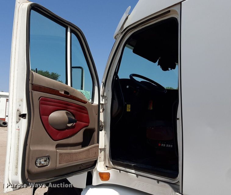 image for item DO3123 2005 Kenworth T2000  semi truck