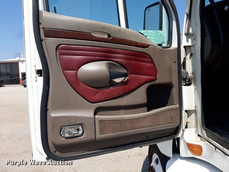 image for item DO3123 2005 Kenworth T2000  semi truck