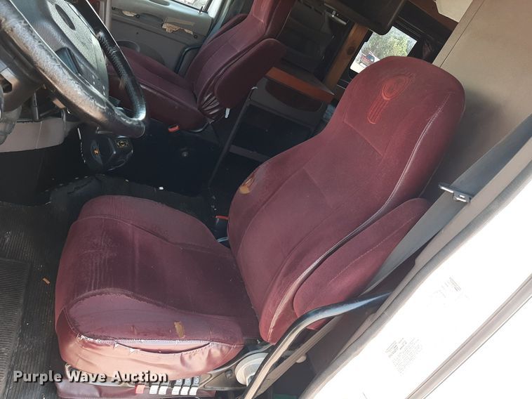 image for item DO3123 2005 Kenworth T2000  semi truck