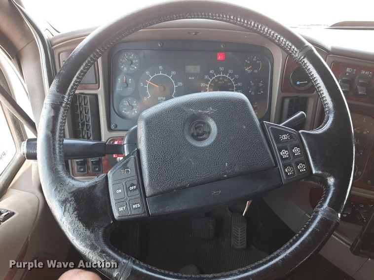 image for item DO3123 2005 Kenworth T2000  semi truck