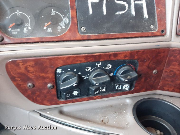 image for item DO3123 2005 Kenworth T2000  semi truck