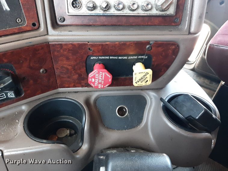 image for item DO3123 2005 Kenworth T2000  semi truck