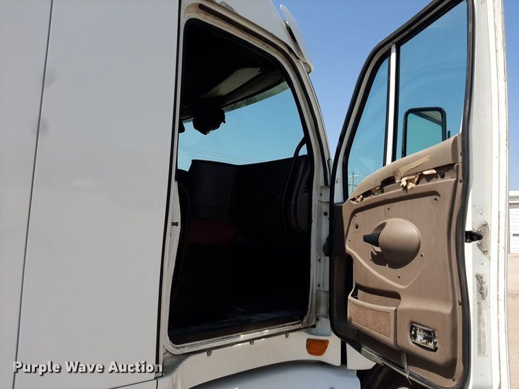 image for item DO3123 2005 Kenworth T2000  semi truck