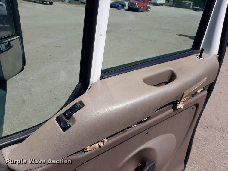 image for item DO3123 2005 Kenworth T2000  semi truck