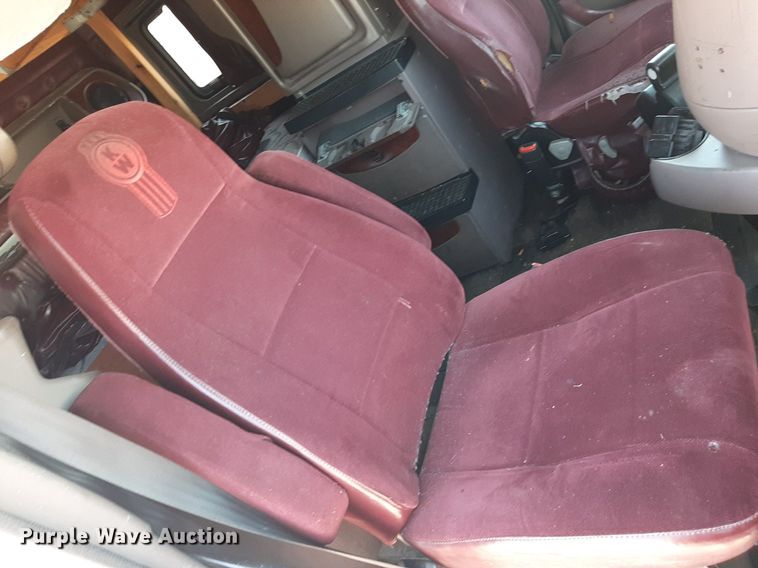 image for item DO3123 2005 Kenworth T2000  semi truck