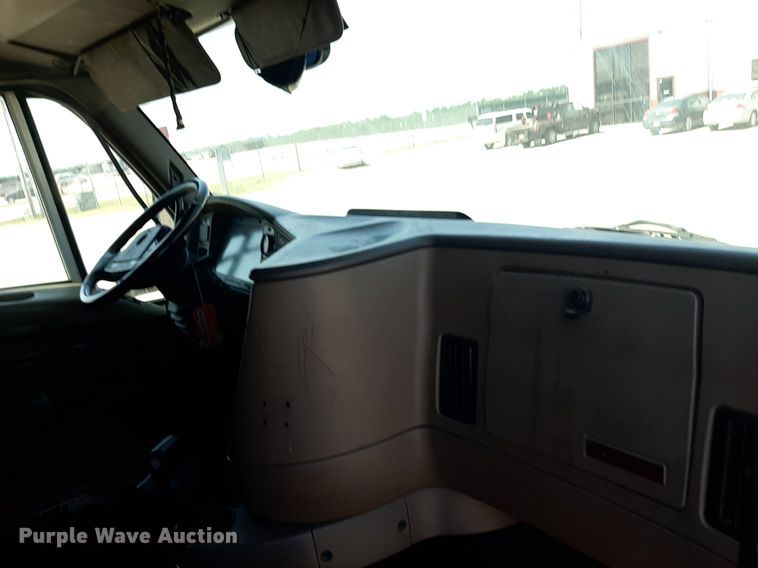 image for item DO3123 2005 Kenworth T2000  semi truck