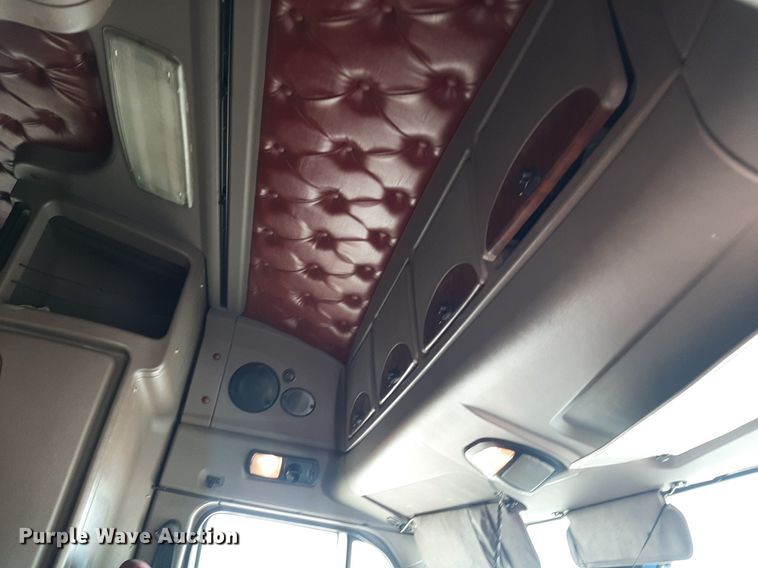 image for item DO3123 2005 Kenworth T2000  semi truck