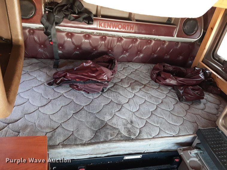 image for item DO3123 2005 Kenworth T2000  semi truck