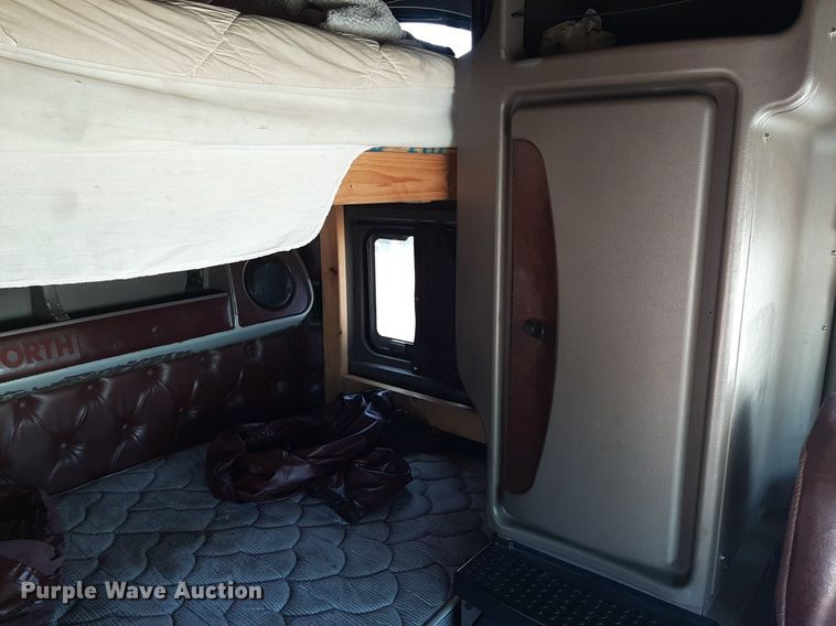 image for item DO3123 2005 Kenworth T2000  semi truck