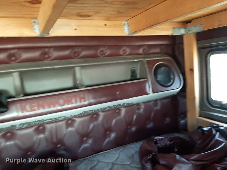 image for item DO3123 2005 Kenworth T2000  semi truck