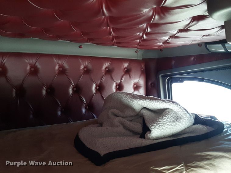 image for item DO3123 2005 Kenworth T2000  semi truck