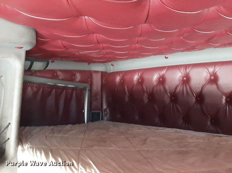 image for item DO3123 2005 Kenworth T2000  semi truck