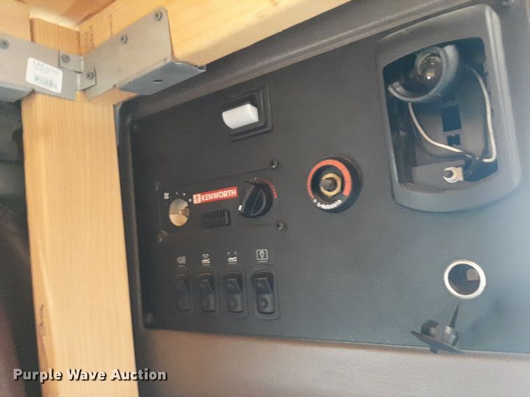 image for item DO3123 2005 Kenworth T2000  semi truck