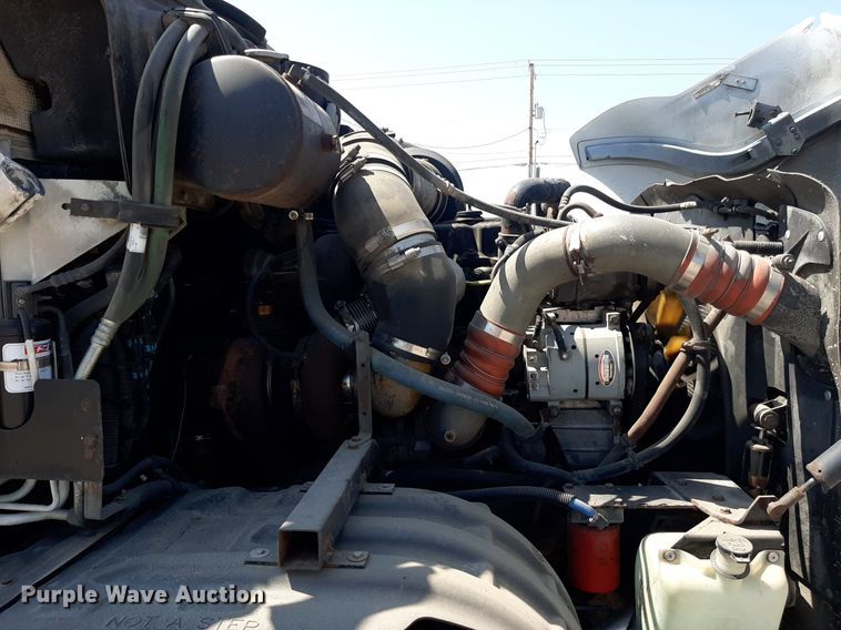 image for item DO3123 2005 Kenworth T2000  semi truck