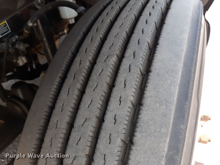 image for item DO3123 2005 Kenworth T2000  semi truck