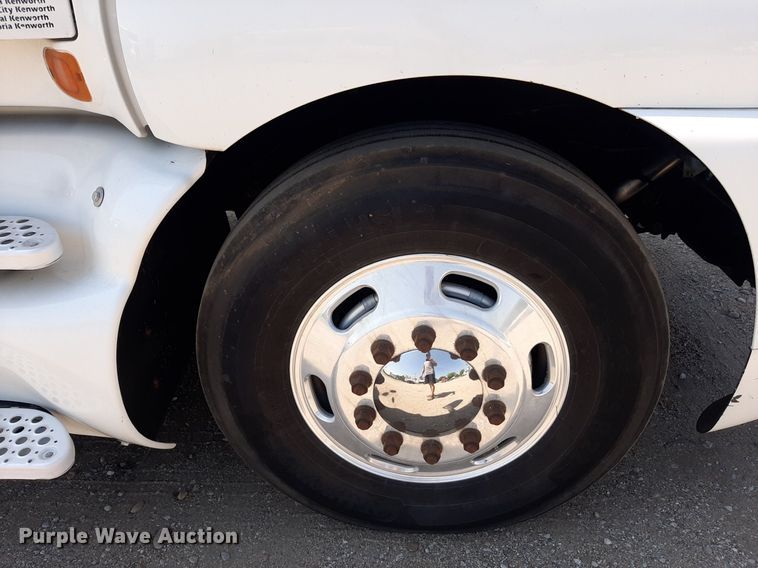 image for item DO3123 2005 Kenworth T2000  semi truck