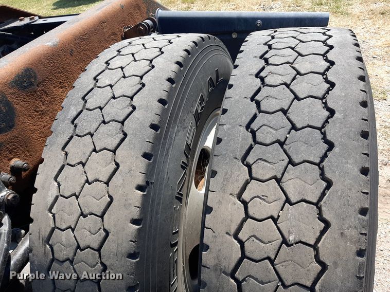 image for item DO3123 2005 Kenworth T2000  semi truck