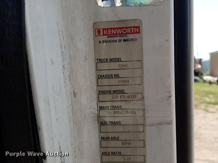 image for item DO3123 2005 Kenworth T2000  semi truck