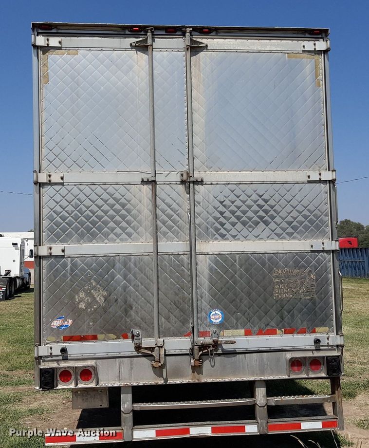 image for item DO3125 2005 Utility 3000R  refrigerated van trailer