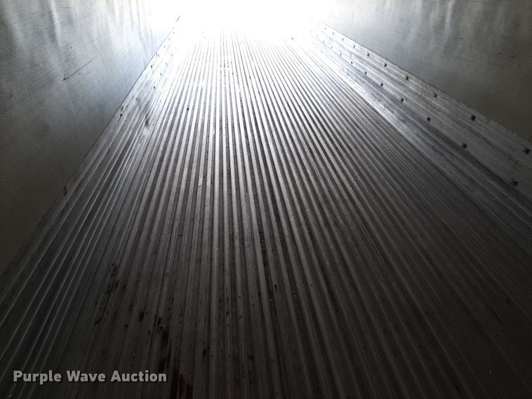 image for item DO3125 2005 Utility 3000R  refrigerated van trailer