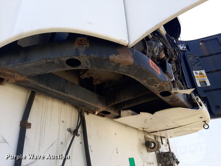 image for item DO3127 2014 Utility 3000R  refrigerated van trailer