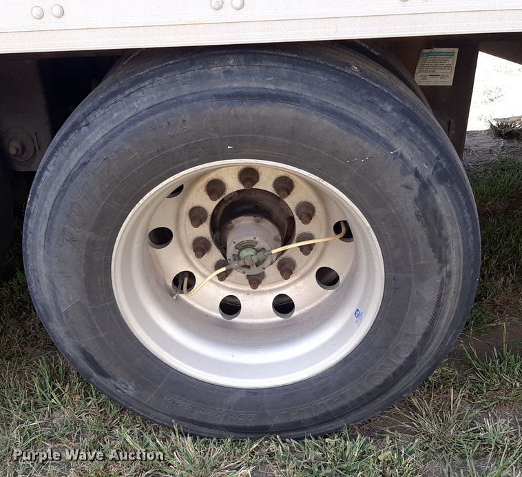 image for item DO3127 2014 Utility 3000R  refrigerated van trailer