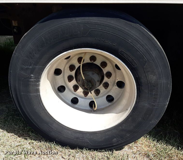 image for item DO3127 2014 Utility 3000R  refrigerated van trailer