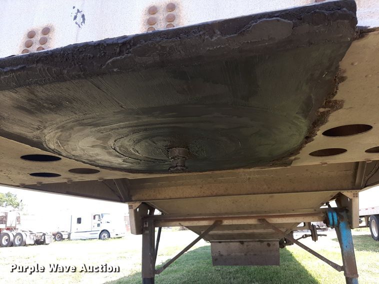 image for item DO3128 2010 Corn Husker grain trailer