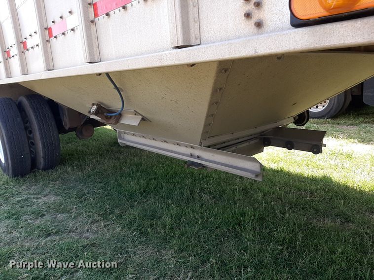 image for item DO3128 2010 Corn Husker grain trailer