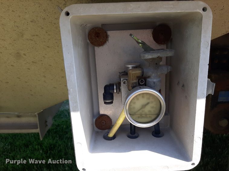 image for item DO3128 2010 Corn Husker grain trailer