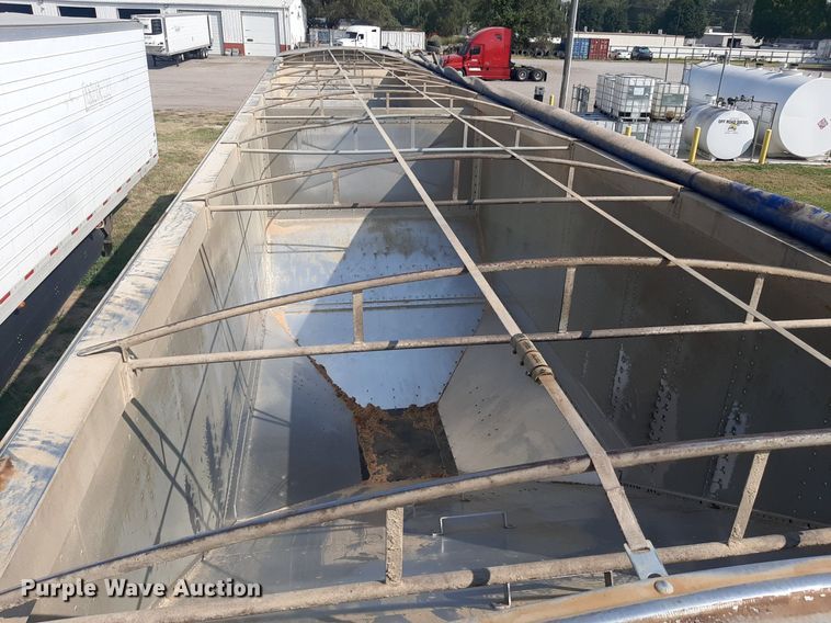 image for item DO3128 2010 Corn Husker grain trailer