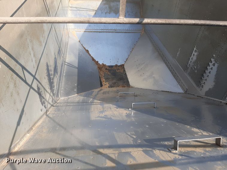 image for item DO3128 2010 Corn Husker grain trailer