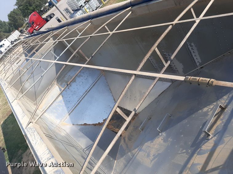 image for item DO3128 2010 Corn Husker grain trailer