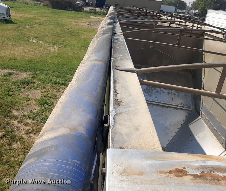 image for item DO3128 2010 Corn Husker grain trailer