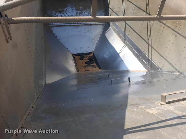 image for item DO3128 2010 Corn Husker grain trailer