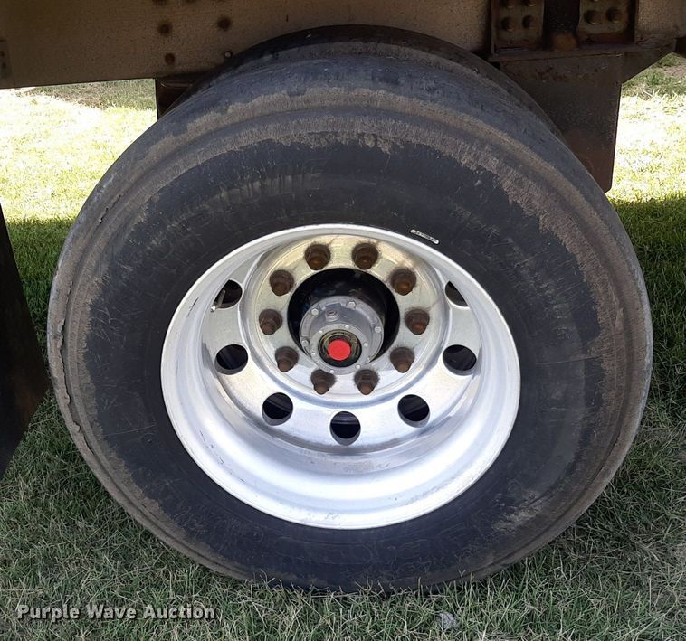 image for item DO3128 2010 Corn Husker grain trailer